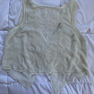 LAST DAY 11/10 🚨 BUNDLE 3 $5 for $10 🚨 Lacy crop top size S